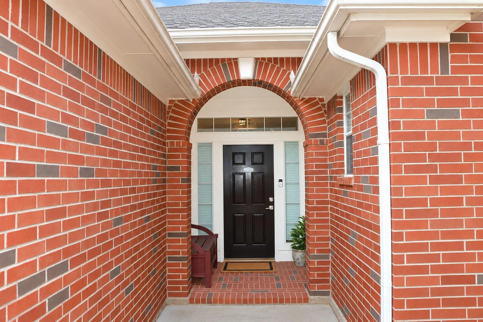 4 bed, 2172 sqft, $2,300 — Photo 3
