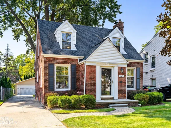 1883 Oxford Rd, Grosse Pointe Woods, MI 48236