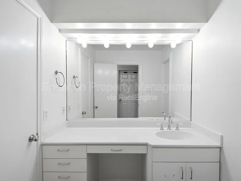 2501 Driscoll St — Photo 13