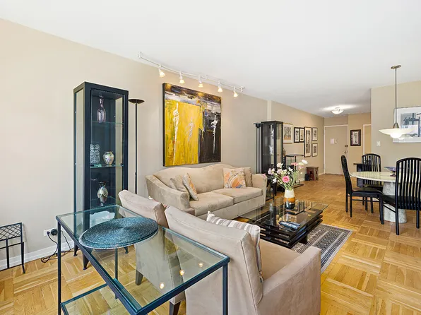 345 West 58th Street 8-D image 3 of 8