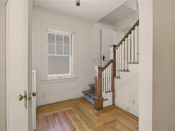 4th image of 5 Lowden St