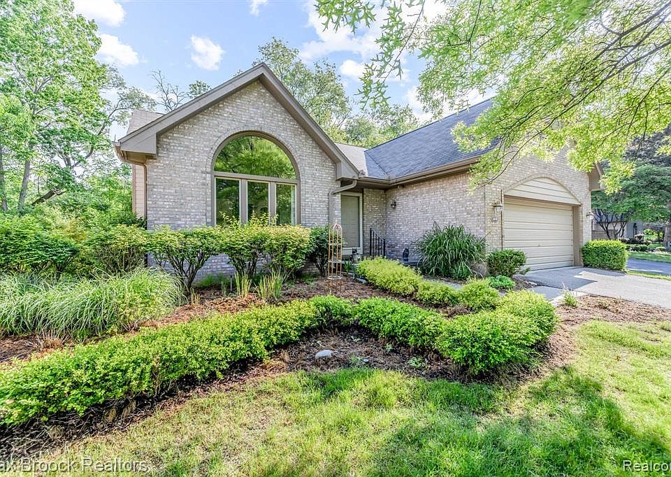 6830 Heron Poin 8, West Bloomfield, MI 48323 Zillow