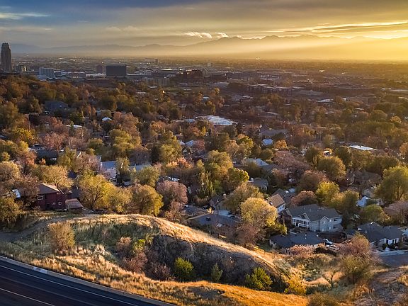 5th image of 641 N Victory Rd