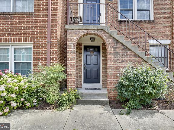 2nd image of 953 S Scott St #1