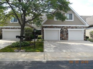 2556 Essex Dr, Northbrook, IL 60062