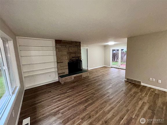 4th image of 19221 100th Avenue NE