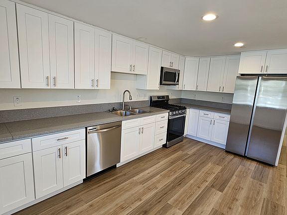 2nd image of 789 Grossmont Ave #789
