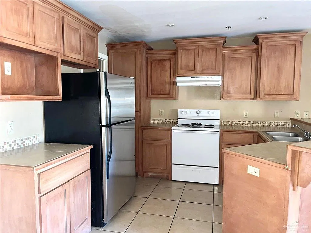2 bed, 2.5 bath, 1200 sqft, $900 — Photo 4