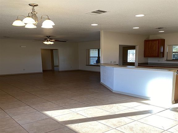 3rd image of 418 E Bluebriar Dr