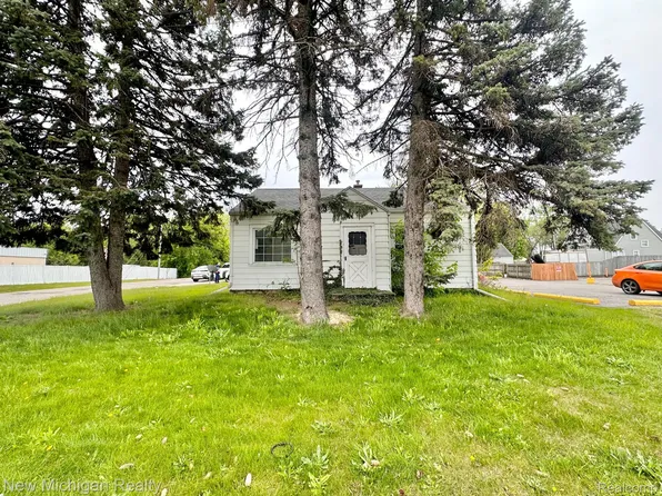 3074 E Atherton Rd, Burton, MI 48529