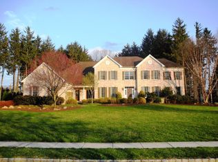 8 Shady Brook Ln, Cranbury, NJ 08512