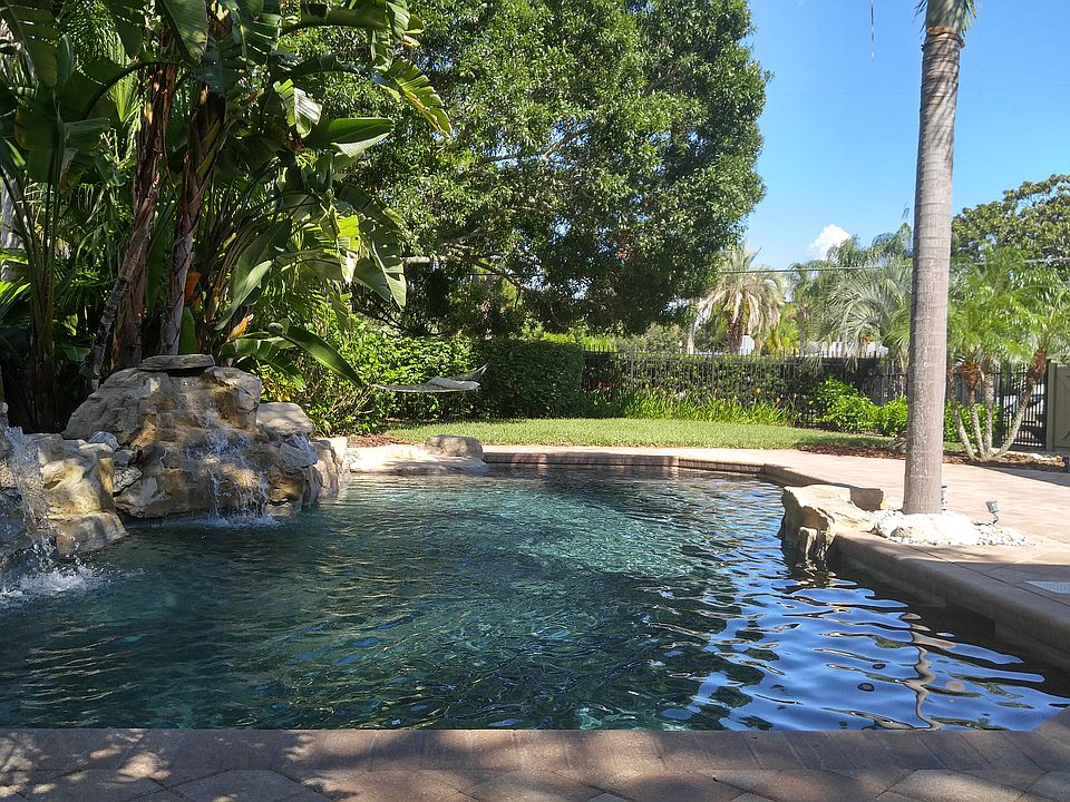 2nd image of 304 Ocala Rd
