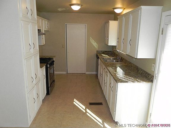 4th image of 7827 Marilyn Ln