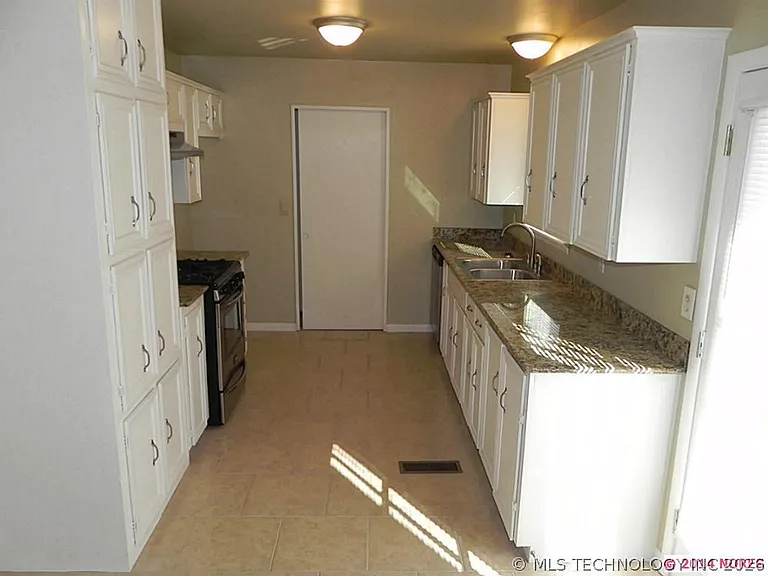 7827 Marilyn Ln — Photo 4
