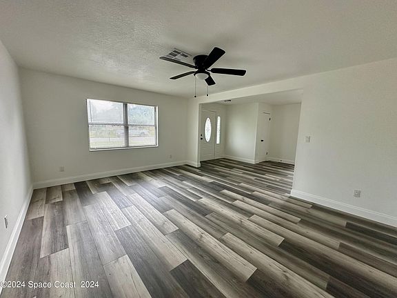 5th image of 933 Hunter Park Pl