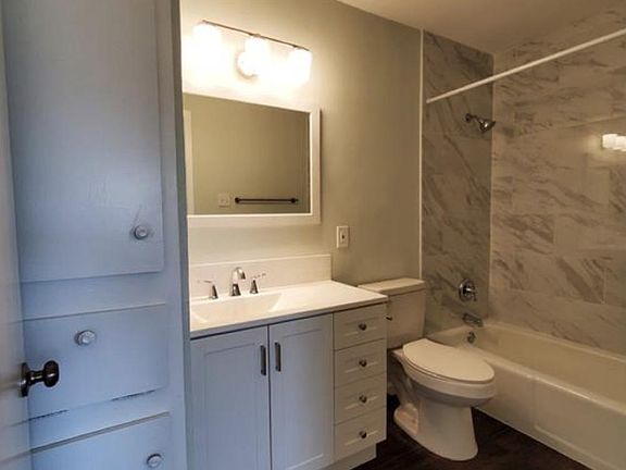 5th image of 2208 Mission Hill Cir #101