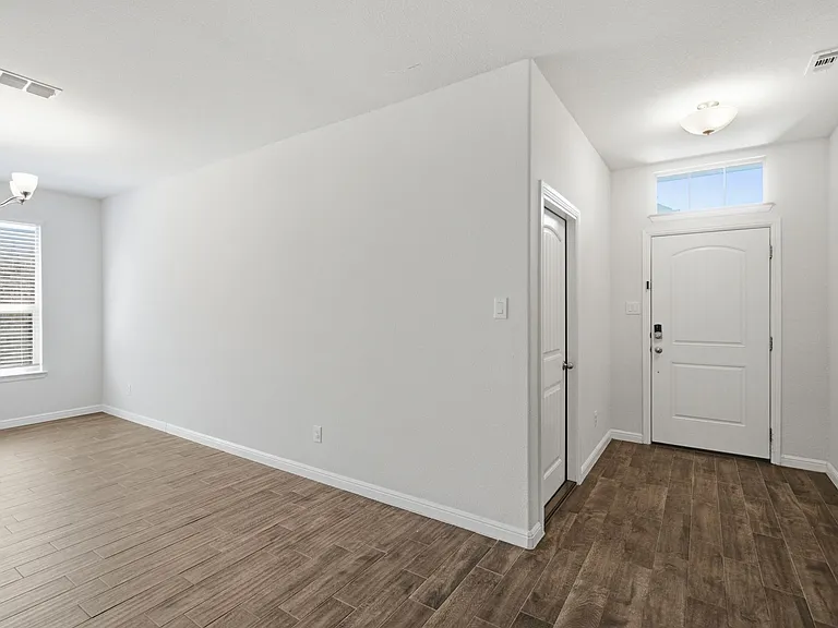 1113 Twin Brooks Ln — Photo 3