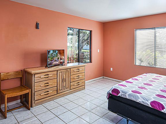 5th image of 575 Acacia Road