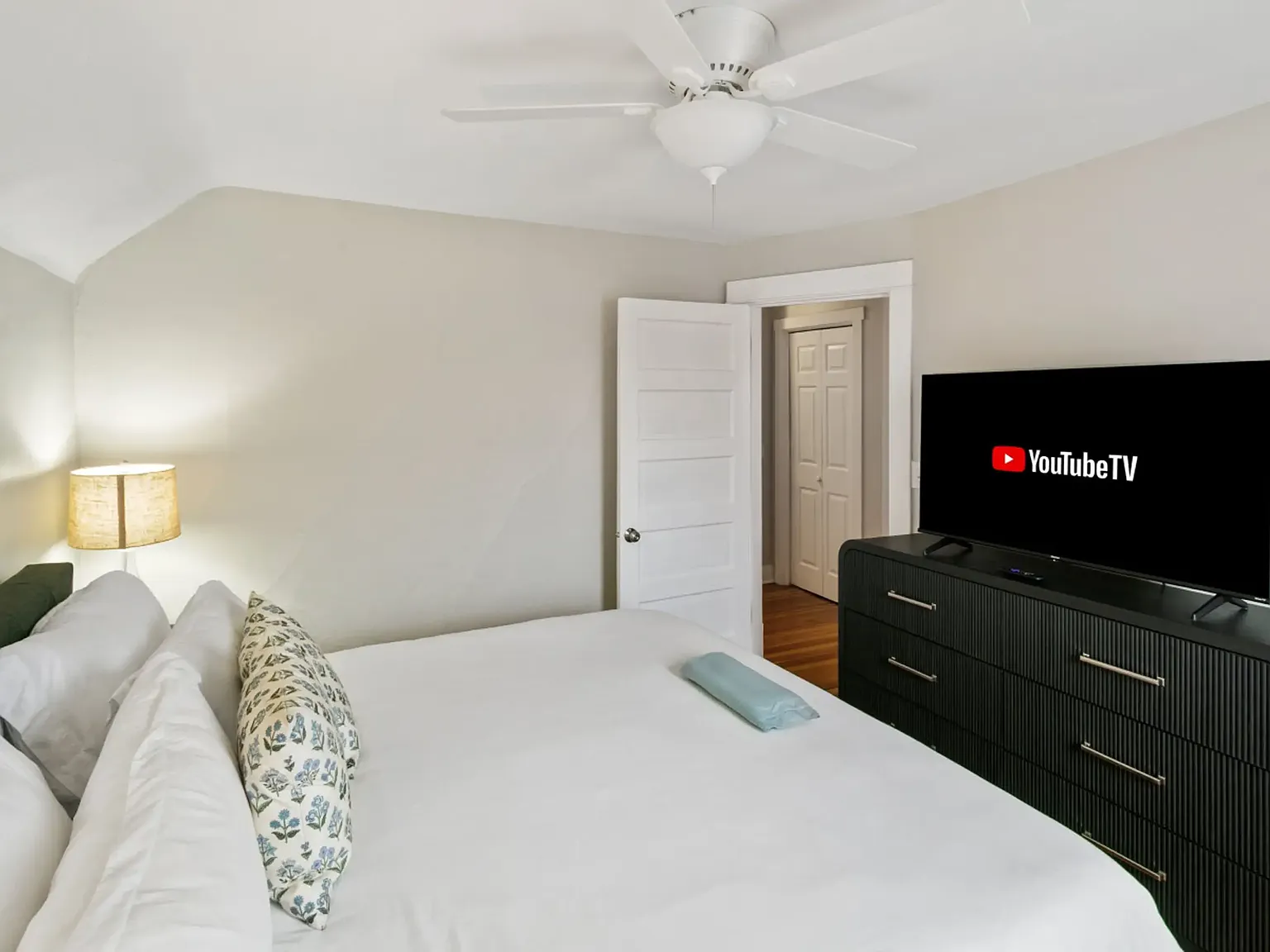 2 bed, 1.5 bath, 800 sqft, $3,200 — Photo 4