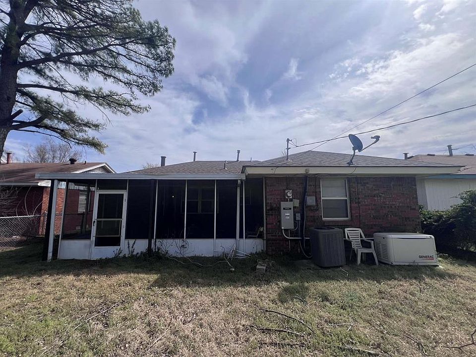 2nd image of 2417 Becker Pl