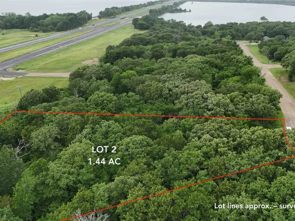 102 Oakridge Ct, Mabank, TX 75147