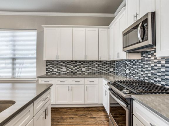 5th image of 2801 Lindale Dr