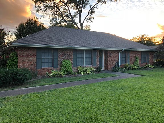 2nd image of 820 Alice Dr