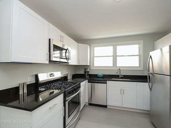 3rd image of 4522 S Leclaire Ave