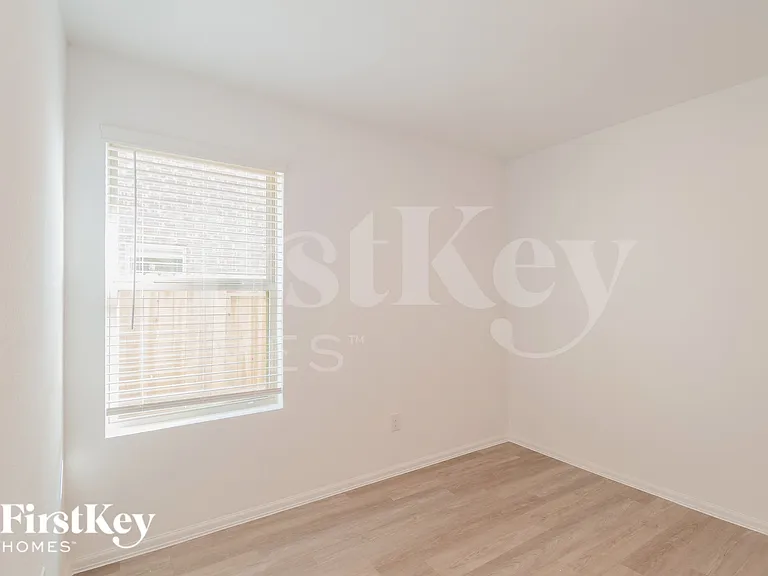 453 Maple Bend Ln — Photo 11