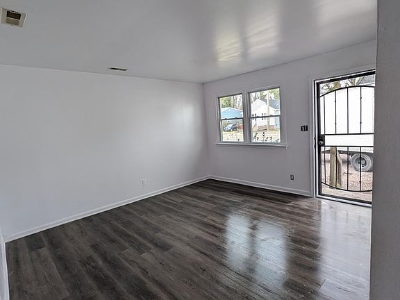 2nd image of 912 Farmer St