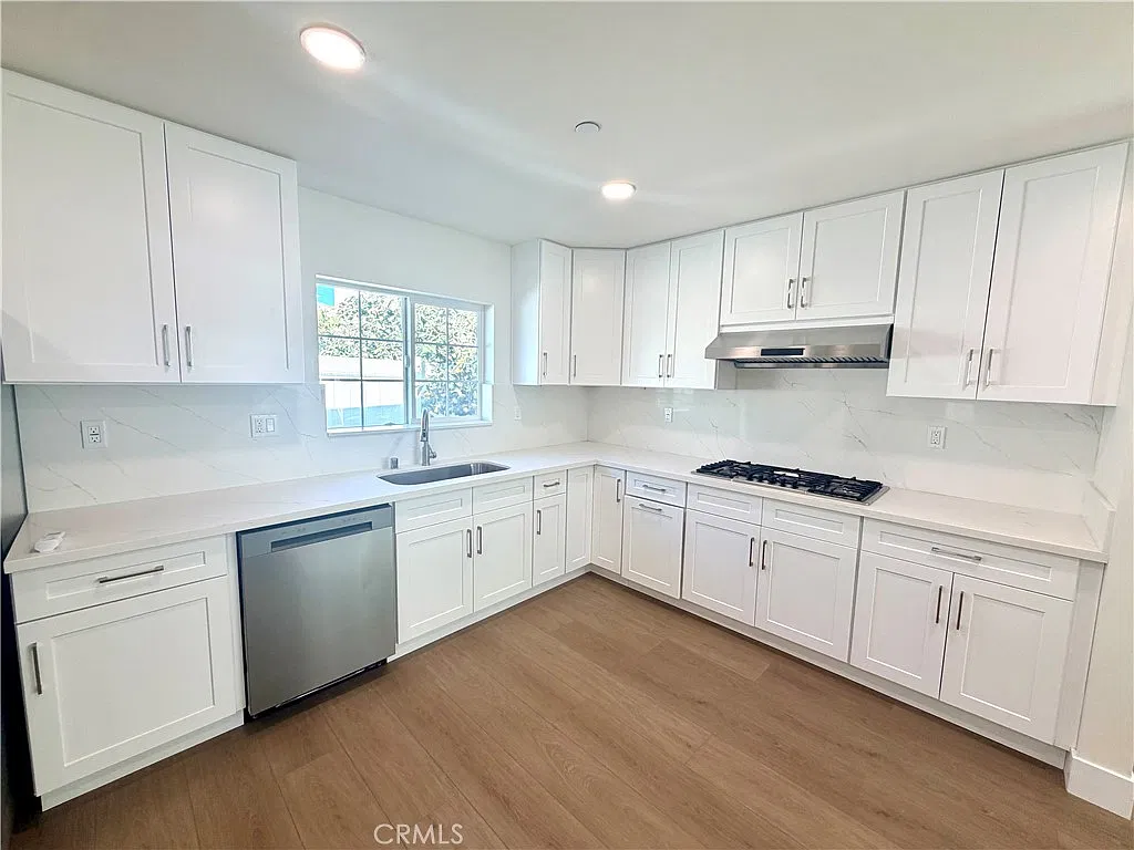 2 bed, 800 sqft, $2,800 — Photo 3