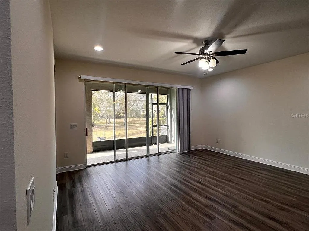 3 bed, 2.5 bath, 2307 sqft, $2,990 — Photo 3