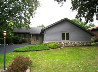 722 Canterbury Cir, Hartland, WI 53029