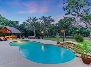 334 Corral Rd, Smithville, TX 78957