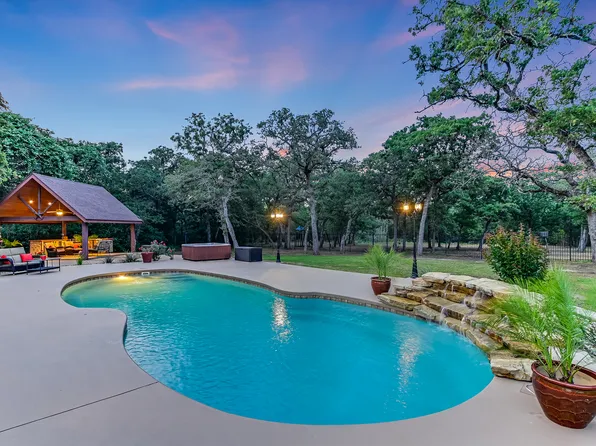334 Corral Rd, Smithville, TX 78957