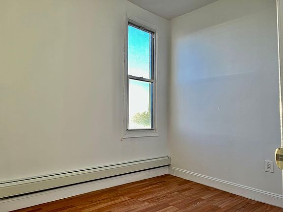 3rd image of 1526 Hart Pl #2F