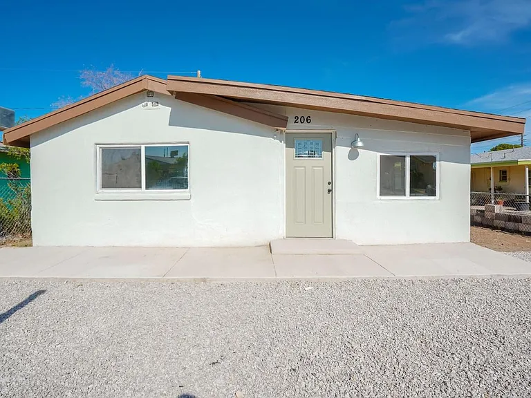 206 Sofia Pl — Photo 1