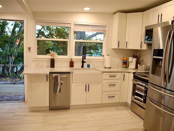 3rd image of 124 Aucila Rd