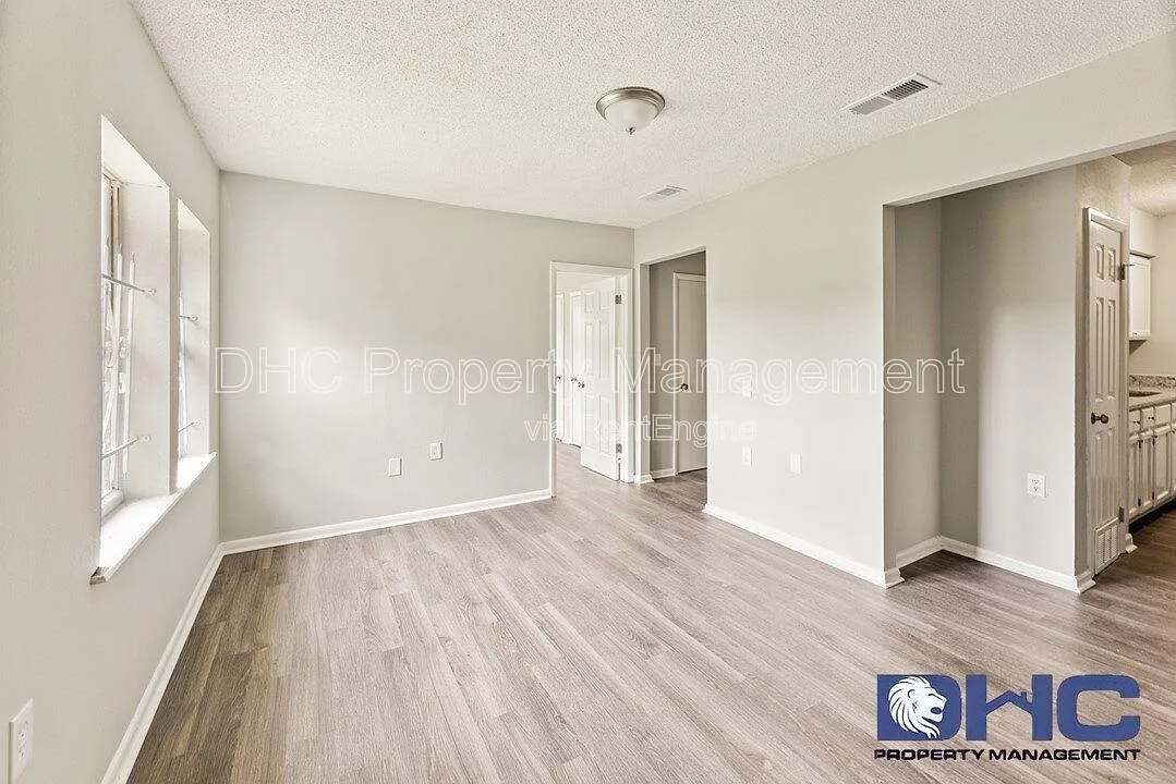 2 bed, 1.0 bath, 676 sqft, $1,175 — Photo 4