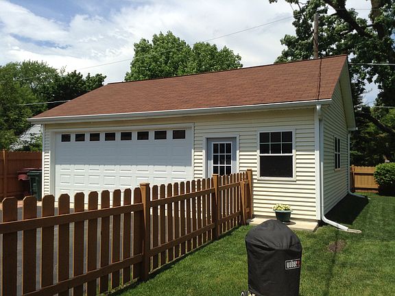 3rd image of 18612 W Hickory Pl