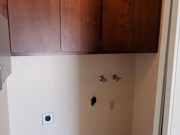 5th image of 921 Plum Ct