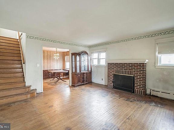 4th image of 3648 Rosemont Ave