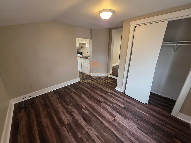 912 Roberts St — Photo 6