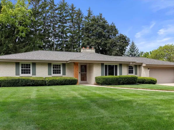 5511 South Meadow Park COURT, Hales Corners, WI 53130