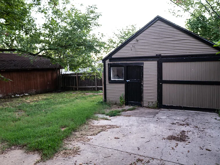 1341 S Keeler Ave — Photo 12