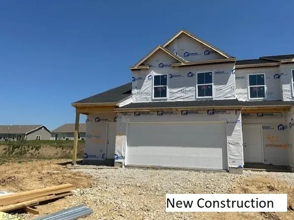 424 Honeycrisp Dr NE, Louisville, OH 44641