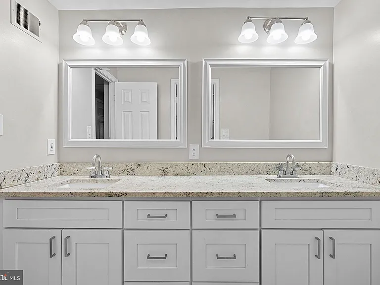 2110 Whisperwood Glen Ln — Photo 18