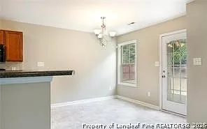 377 Roanoke Dr — Photo 5