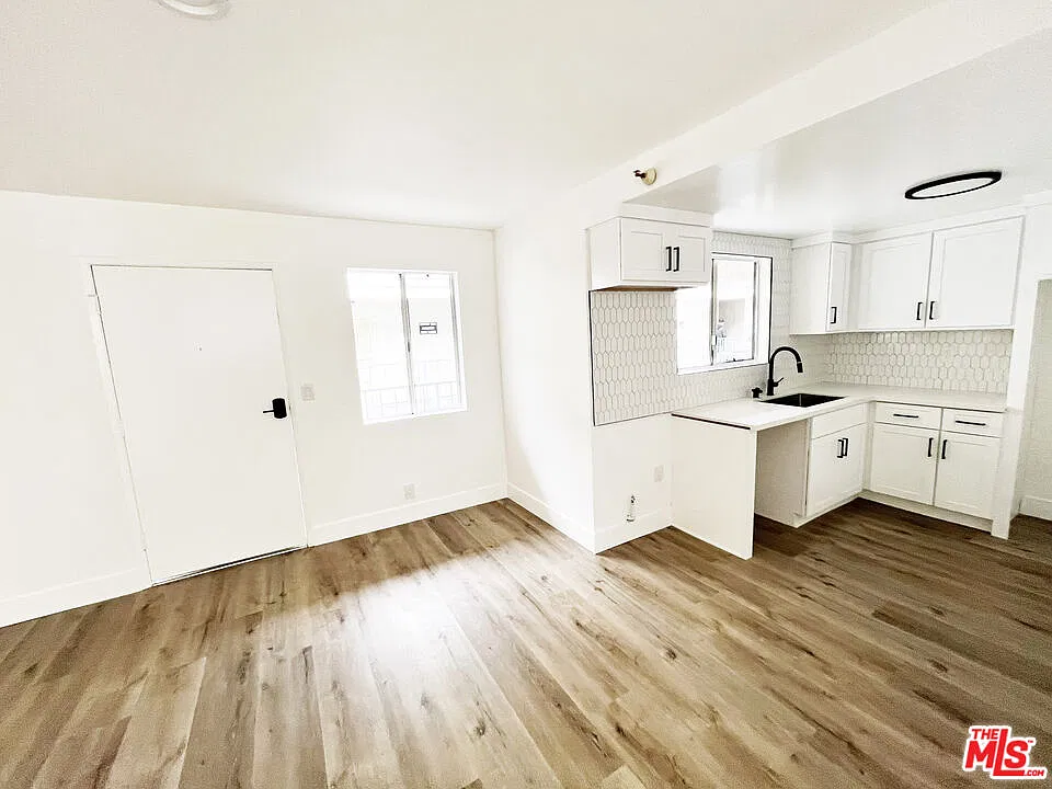 2 bed, 1.0 bath, 1000 sqft, $2,445 — Photo 4