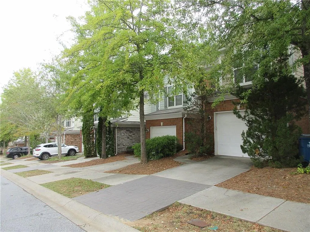 3 bed, 2.5 bath, 1615 sqft, $2,150 — Photo 3